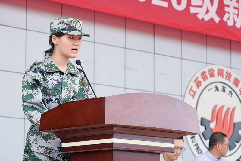 15834